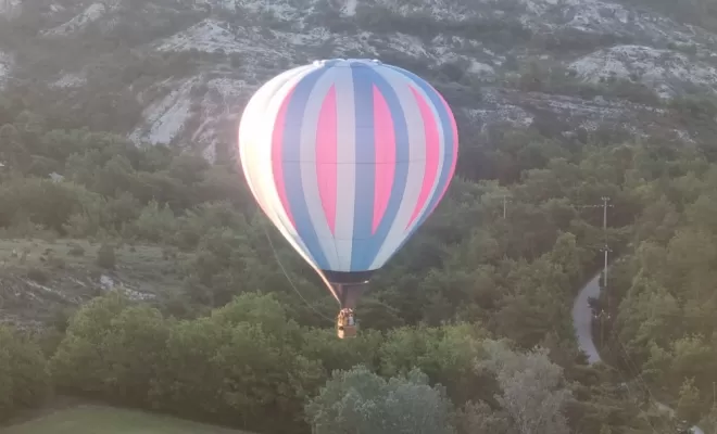 Vol en montgolfière au lever de soleil, Alpes-de-Haute-Provence, Azur Provence Montgolfières